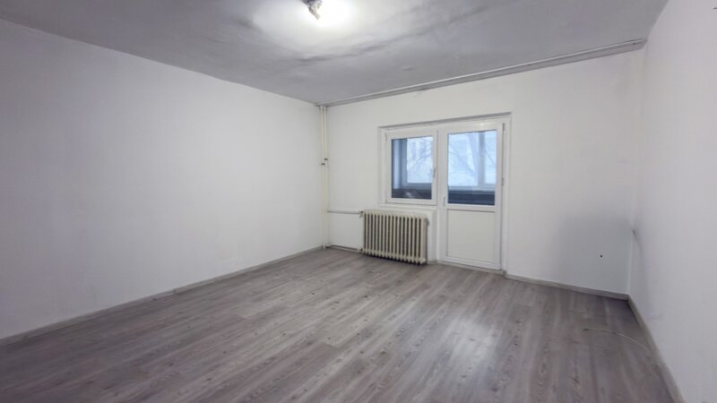 Unirii, garsoniera 36 mp, etaj 1, renovare totala necesara.