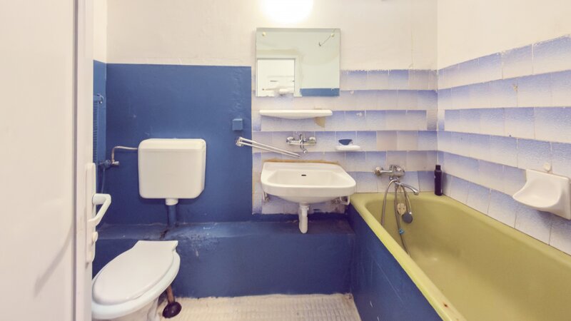 Unirii, garsoniera 36 mp etaj 1, renovare totala necesara